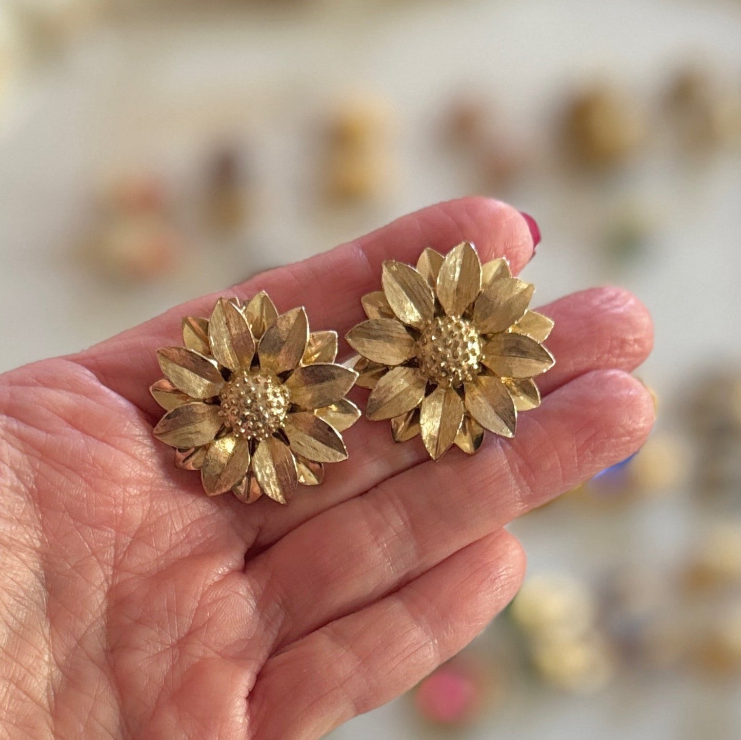 “Sarah Coventry” sunflower clip earrings