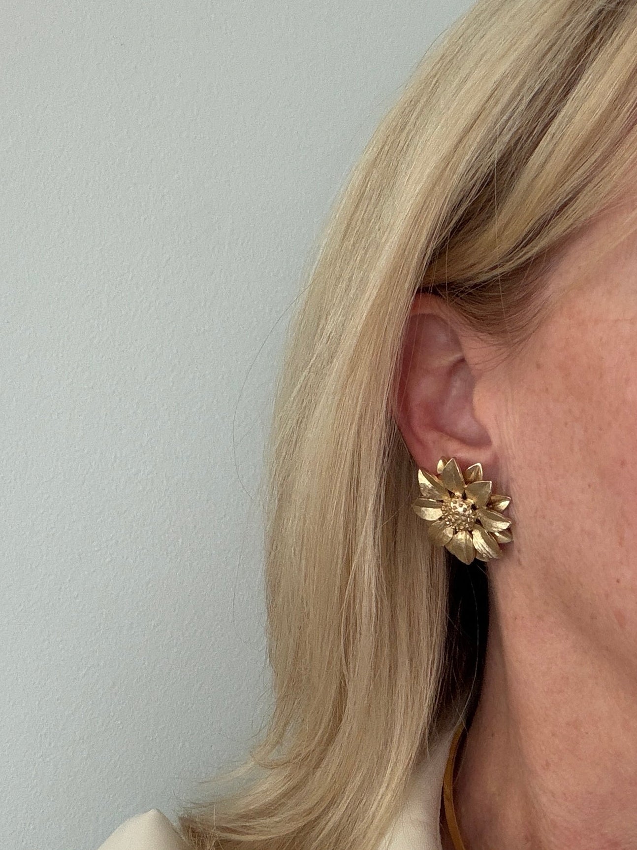 “Sarah Coventry” sunflower clip earrings