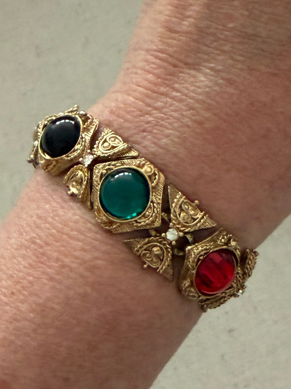 Mogul Style Cabochon Bracelet